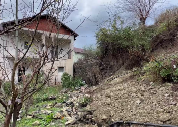 Rrëshqet toka në Manati të Lezhës, rrezikohen banesat