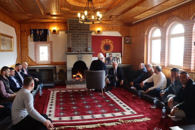 Personaliteti i njohur shqiptar takon Haxhi Thaçin