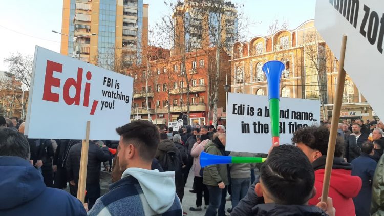 VIDEO- Nis protesta para parlamentit