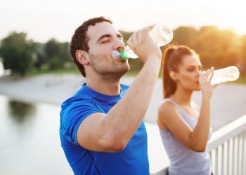 E rrezikshme, ja pse nuk duhet ta pini ujin në këmbë