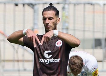 Tërmeti/ Fanella e Paqaradës në ankand për bamirësi