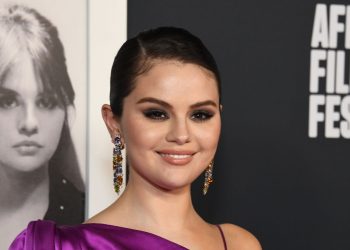 Selena Gomez i përgjigjet fansave për peshën e saj