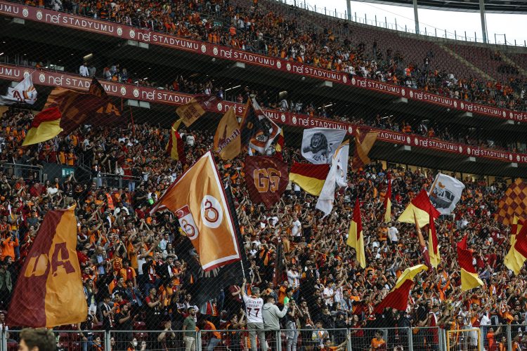Galatasaray siguron shërbimet e sulmuesit italian