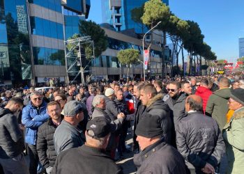 Salianji paralajmëron se po vjen…