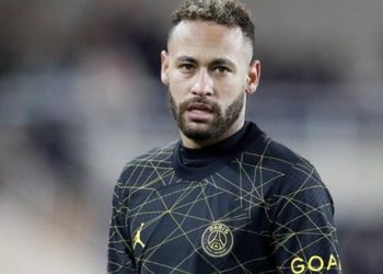 Neymar paralajmëron fansat e tij në Instagram