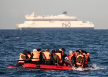 Emigrantët në Britani, Tice cilëson ministren “të paaftë”