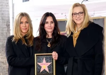 Divat e “Friends” ribashkohen në “Ecjen e Famës”