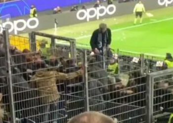 Plas grushti brenda ultrasve të Napolit në Frankfurt (VIDEO)