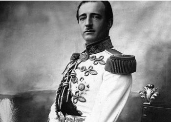 “Xhepat po i shpërthenin nga paratë”, foto e rrallë e Ahmet Zogut