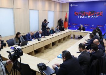 Pas kaosit në Kuvend, Berisha del me njoftim të rëndësishëm