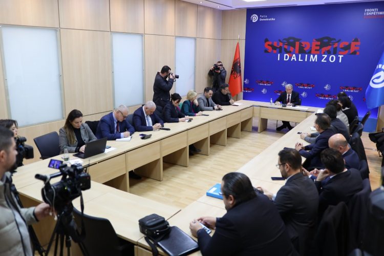 Pas kaosit në Kuvend, Berisha del me njoftim të rëndësishëm