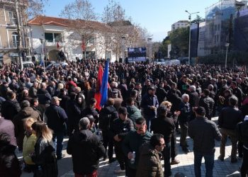 FOTO/ Berisha nis marshimin me protestuesit