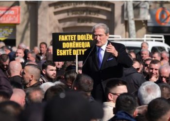 Ku ndryshon revolucioni juaj nga i Bashës? Ja si përgjigjet Berisha