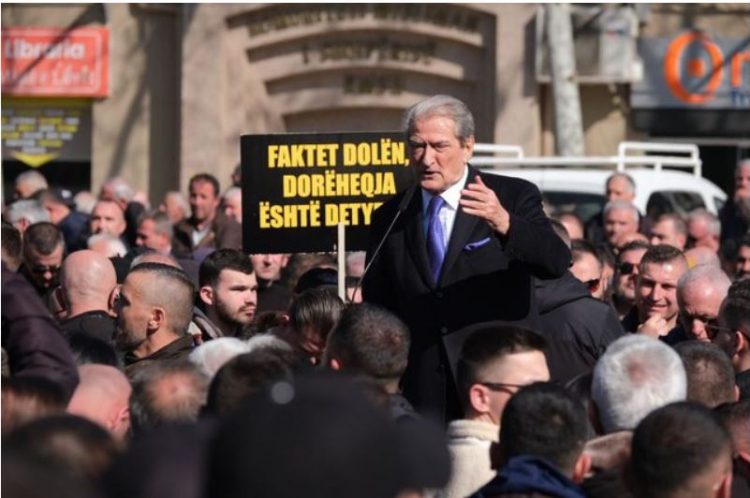 Ku ndryshon revolucioni juaj nga i Bashës? Ja si përgjigjet Berisha