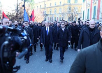 Berisha mbyll protestën: I kërkoj policisë të lirojë menjëherë…