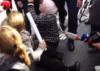 Tensionohet protesta në Bërxullë, banorët përleshen me policinë