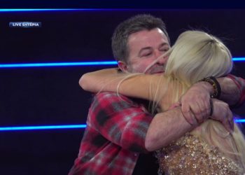 Dea surprizohet nga i ati, përlotet sapo e sheh!