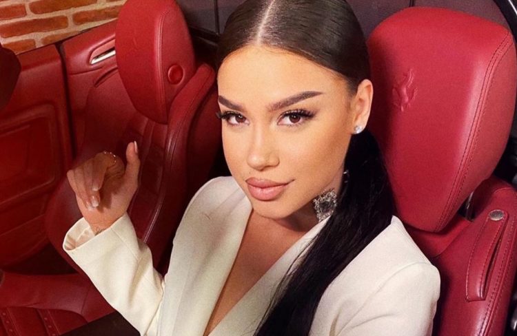 Dhurata Dora premton diçka speciale për fansat