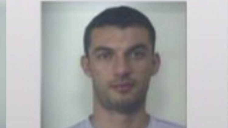 Arma e zbuluar rastësisht, si u prangos kunati i Alibejt në Elbasan