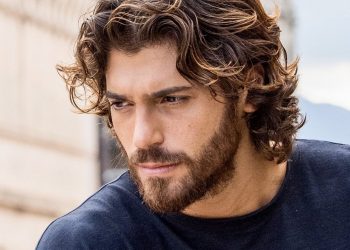 Aktori i famshëm i vjen në ndihmë Turqisë