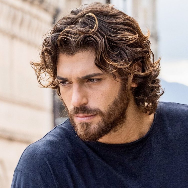 Aktori i famshëm i vjen në ndihmë Turqisë