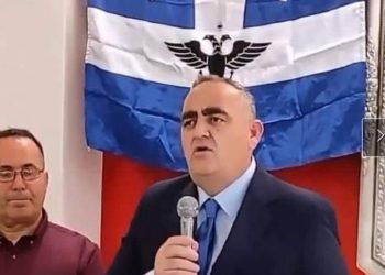 Skandal,kandidati për Himarën bën fushatë me flamur të Vorio Epirit