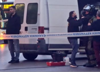 VIDEO/ Çantë e dyshimtë në konsullatën ruse në Selanik