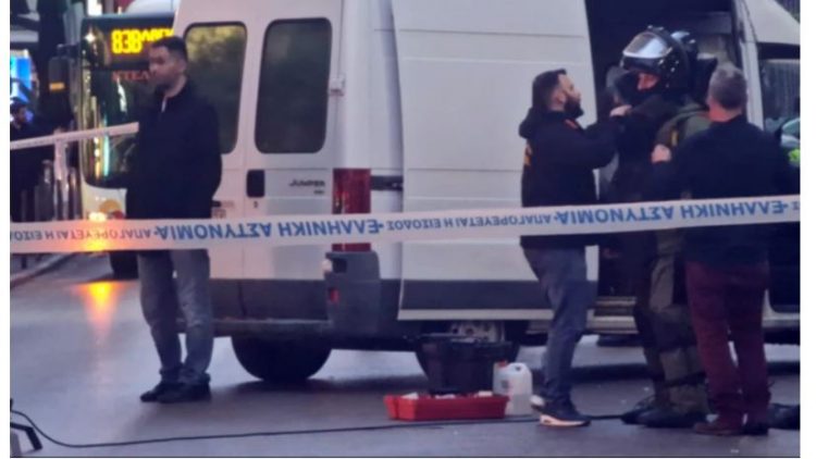 VIDEO/ Çantë e dyshimtë në konsullatën ruse në Selanik