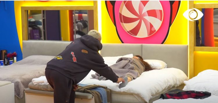 Luizi s’i ndan shakatë, tenton të gudulisë Ermionën