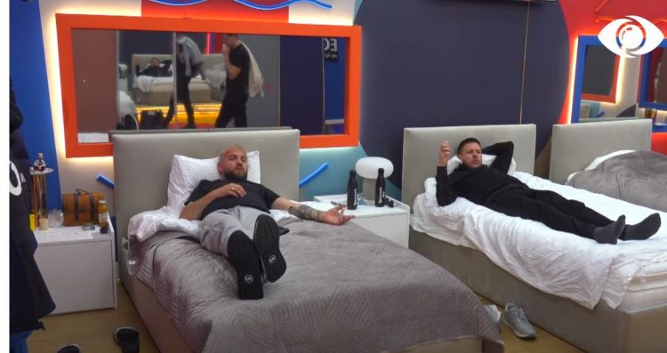 Ermiona humbi lojën, Luizi: E bëj që të dalë…