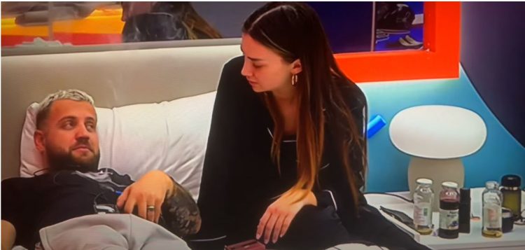 VIDEO/ Shikoni çfarë bën Luizi para syve të Kiarës