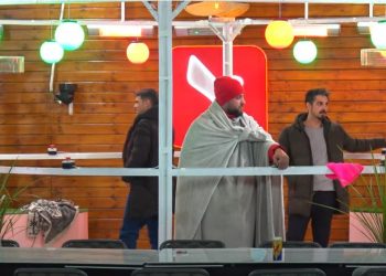 Luizi e Armaldo urinojnë në oborr, plas debati mes Amos dhe Efit