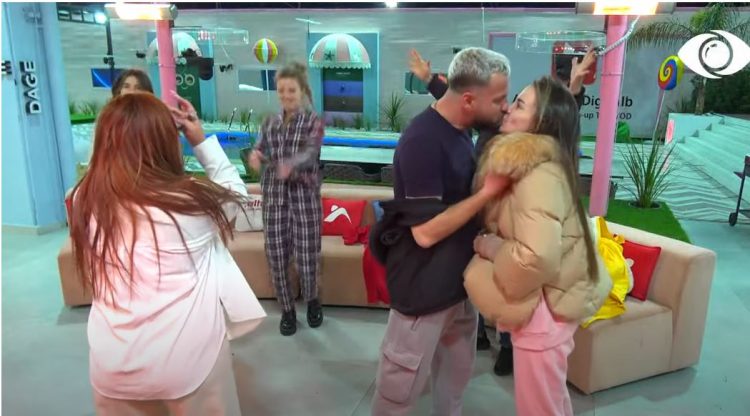 VIDEO/ Puthje të nxehta mes Luizit dhe Kiarës