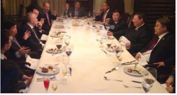 Publikohet fotoja, Ilir Meta shfaqet krah Agron Nezës