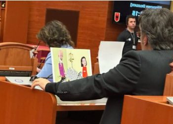 Jashtë ‘ziente’ nga protestat, ja çfarë bën Paloka në Kuvend