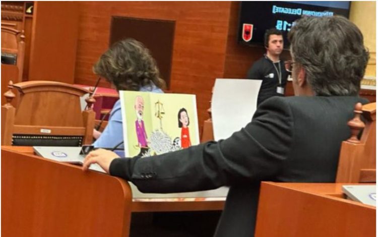 Jashtë ‘ziente’ nga protestat, ja çfarë bën Paloka në Kuvend