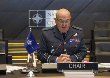 Do shpallen non grata të tjerë? Vjen sot në Tiranë ‘Sir Peach’