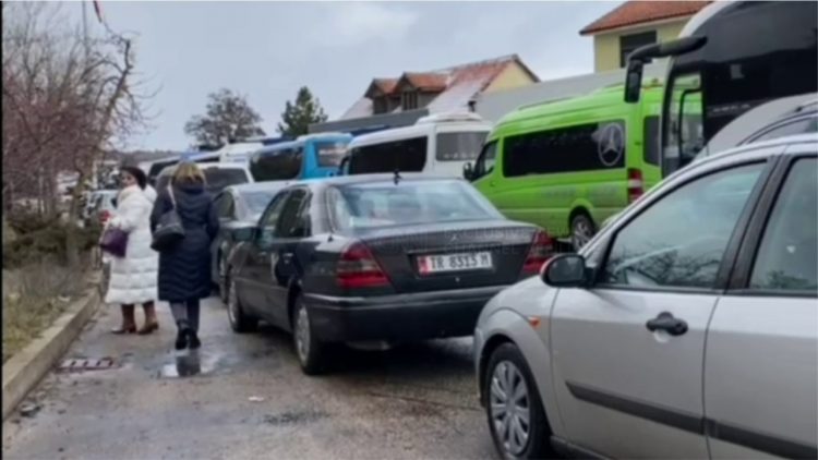 Rikthehet normaliteti në pikat kufitare me Maqedoninë e Veriut