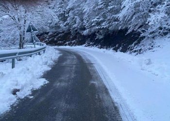 5 të rinj ngecin në Razëm, sëmuret njëri. Kërkojnë ndihmë!