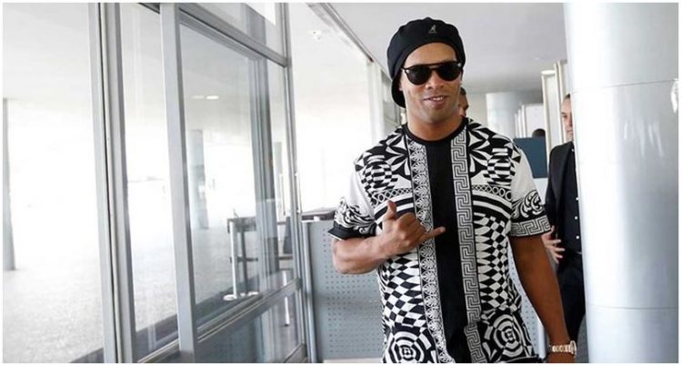 Ronaldinho do të luajë në ligën e Pique