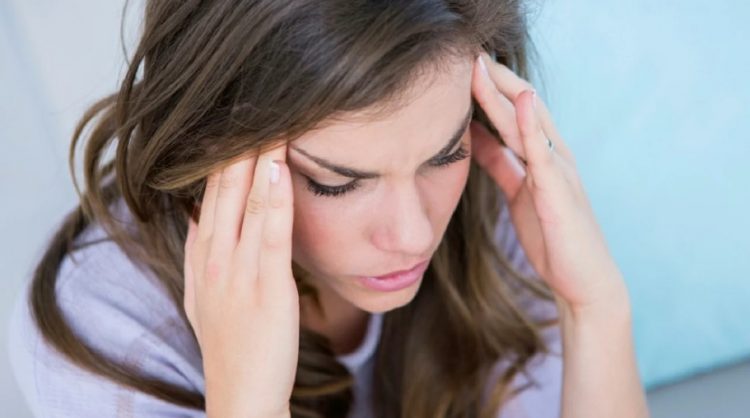 A shkaktojnë dhimbje të qafës problemet me bllokimin e sinuseve?