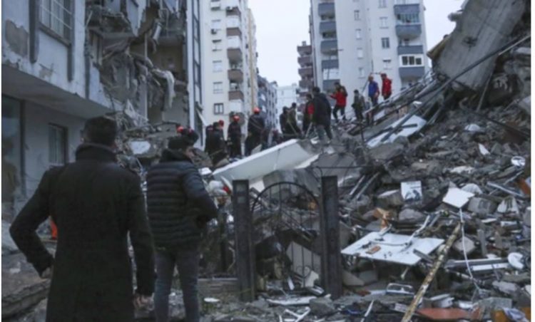 Tërmeti i fortë në Turqi, mbi 500 të vdekur