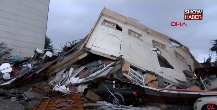 VIDEO/ Pamje të tmerrshme nga Turqia, shtëpi të rrënuara e…