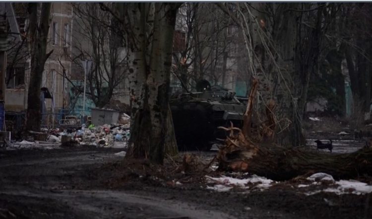 Brenda qytetit ukrainas të shkatërruar nga lufta