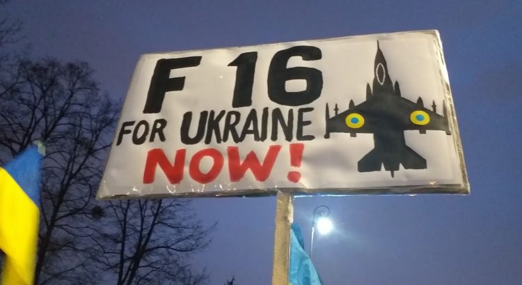 A po e ndihmon SHBA, Ukrainën me avionë F-16? Për momentin…