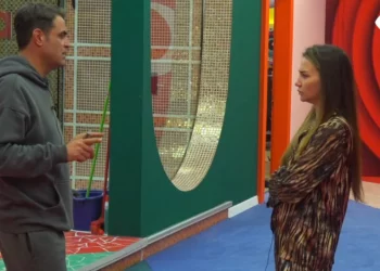 Kiara këshillon Armaldon në lidhje me sjelljen e tij