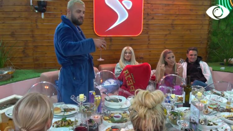 Luizi tregon talentin… si imitator