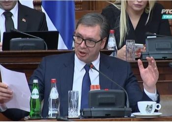 Vuçiç i ‘turret’ opozitës serbe: Ju liruat Albin Kurtin nga burgu