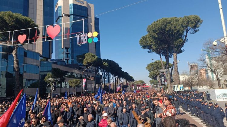 Video/ Nis protesta, Këlliçi: Qeveria ka frikë nga ju