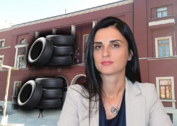 Sako i bën goma 65 milionë lekët, firmos dy kontrata me ofertat më të shtrenjta